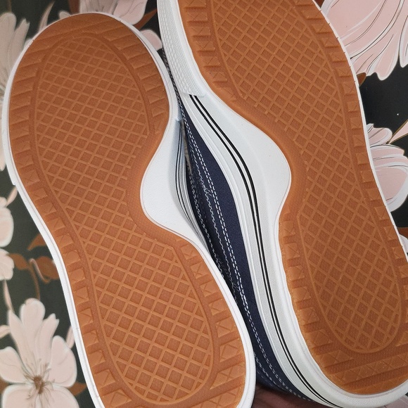 Brand NEW in Box Skechers Arch Fit Arcade Sneakers - Picture 5 of 5